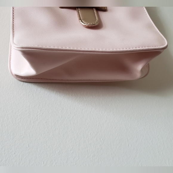 3/$20 Juicy Couture Crossbody Bag Light Pink With Gold Accents - Picture 7 of 9